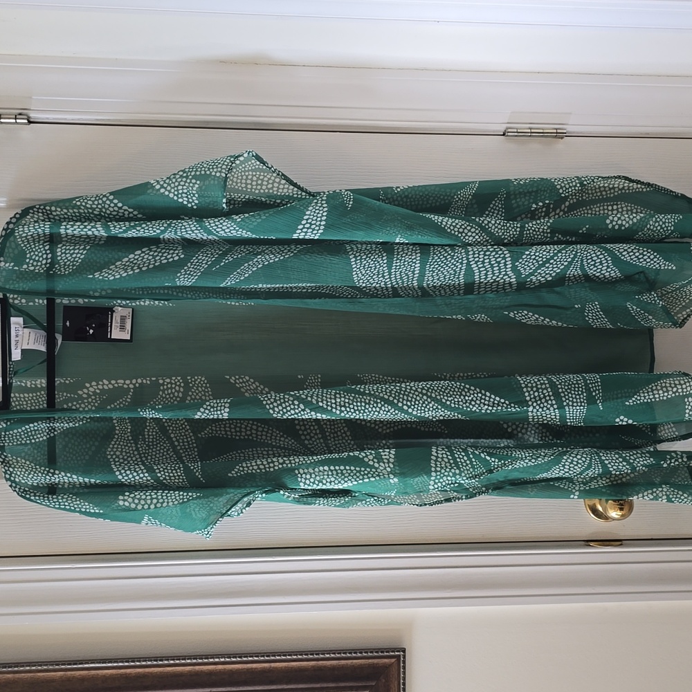 NINE WEST BRAND WOMENS GREEN AND WHITE WRAP OR COVERUP ONE SIZE FITS MOST